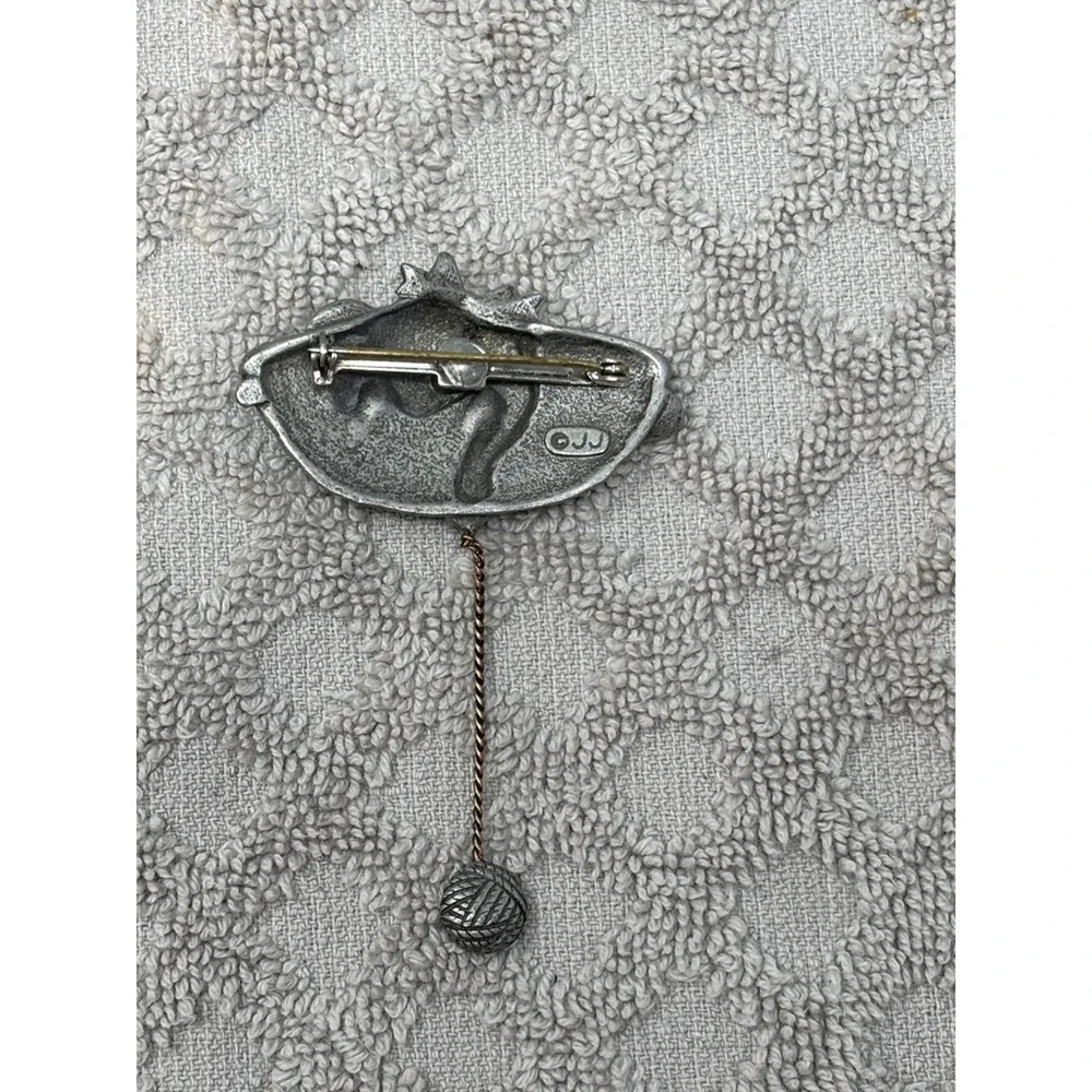 Vintage JJ JONETTE Signed Pewter Kitty Cat &‎ Mouse Articulated Brooch Pin